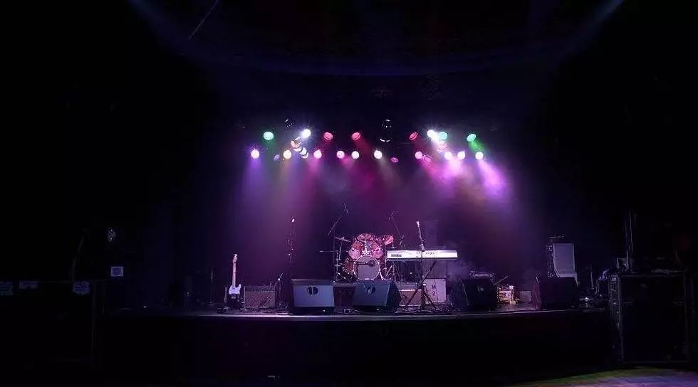 你需要这么一个舞台